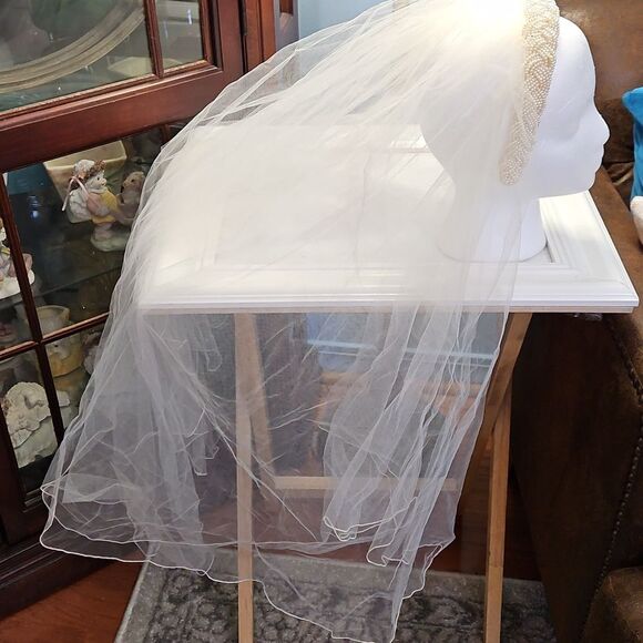 Elegant Vintage Pearl-Embellished Headband And Wedding Veil